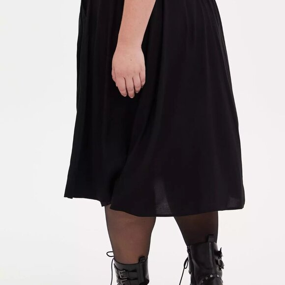 Torrid Deep Black Midi Challis Button-Front Skirt in Size 6 (30) - Picture 11 of 13